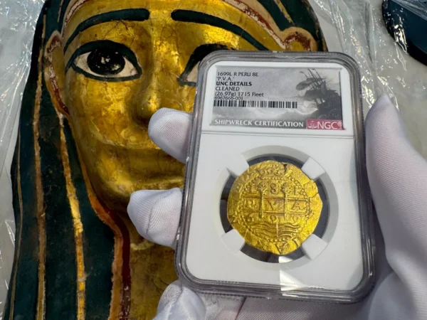 PERU 1699 8 ESCUDOS NGC UNC 1715 FLEET GOLD DOUBLOON PIRATE TREASURE COIN