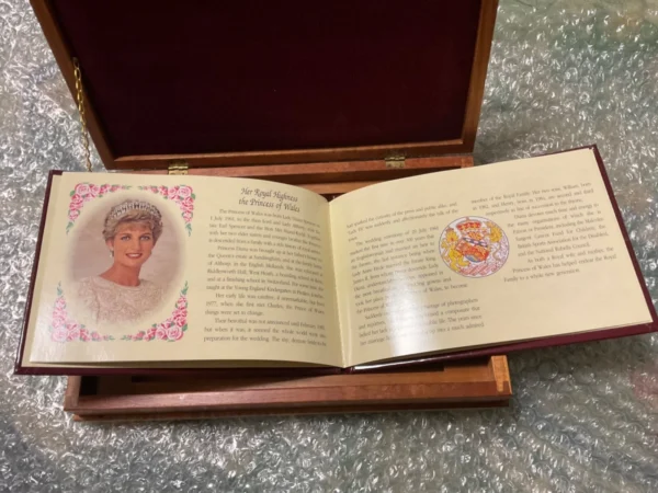 THE ROYAL LADIES, Masterpieces 1992, 4 Gold Coins +  Medallion, Royal Mint Set - Image 6